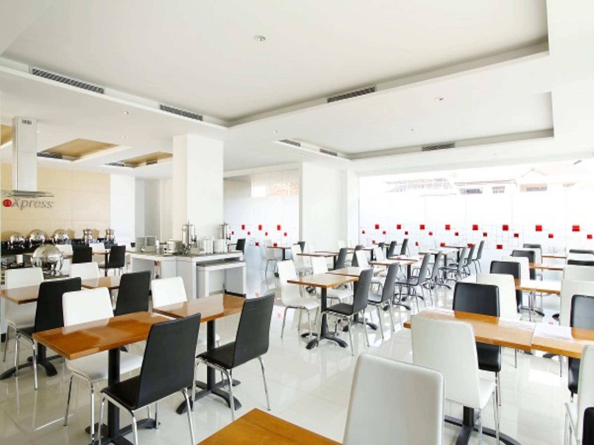 Amaris Hotel Tebet Джакарта Экстерьер фото