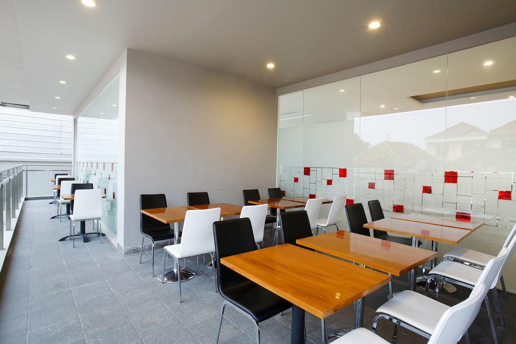 Amaris Hotel Tebet Джакарта Экстерьер фото